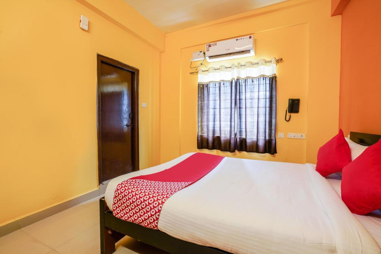 Vaccinated Staff - OYO 70286 Svr Grand Hotel Hyderabad Esterno foto
