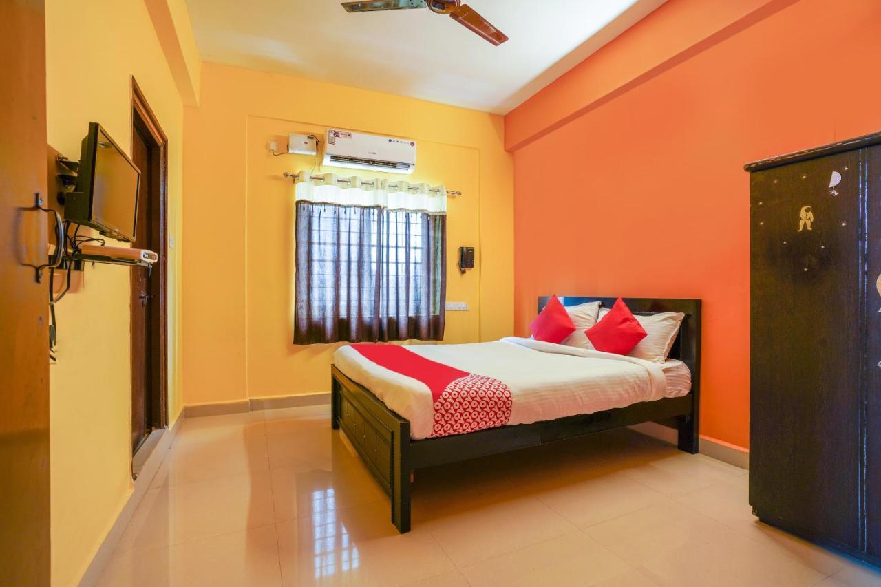 Vaccinated Staff - OYO 70286 Svr Grand Hotel Hyderabad Esterno foto