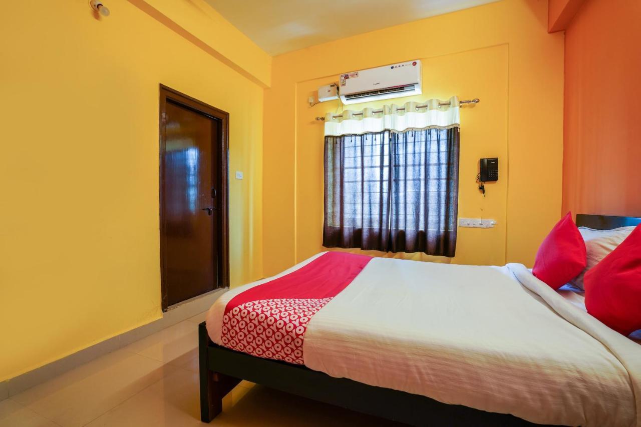 Vaccinated Staff - OYO 70286 Svr Grand Hotel Hyderabad Esterno foto
