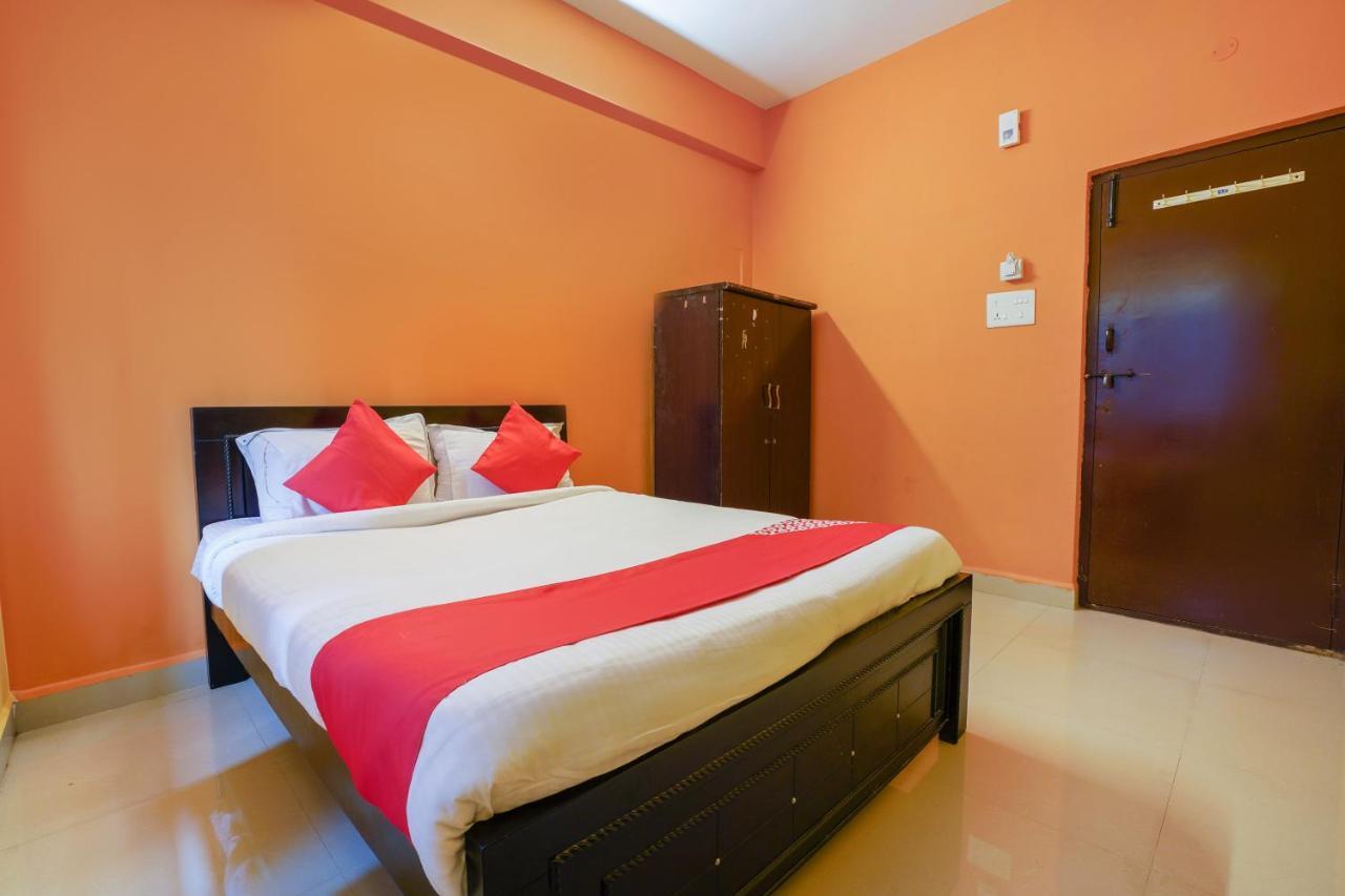 Vaccinated Staff - OYO 70286 Svr Grand Hotel Hyderabad Esterno foto