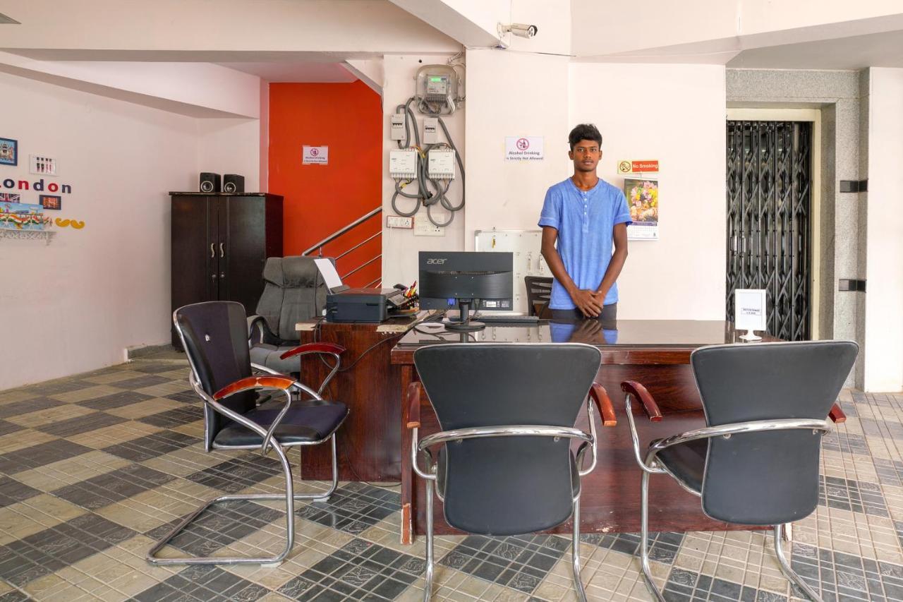 Vaccinated Staff - OYO 70286 Svr Grand Hotel Hyderabad Esterno foto