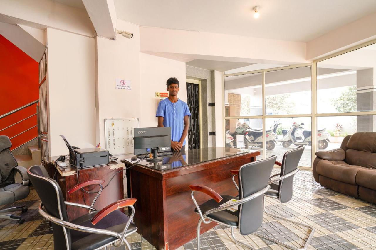 Vaccinated Staff - OYO 70286 Svr Grand Hotel Hyderabad Esterno foto