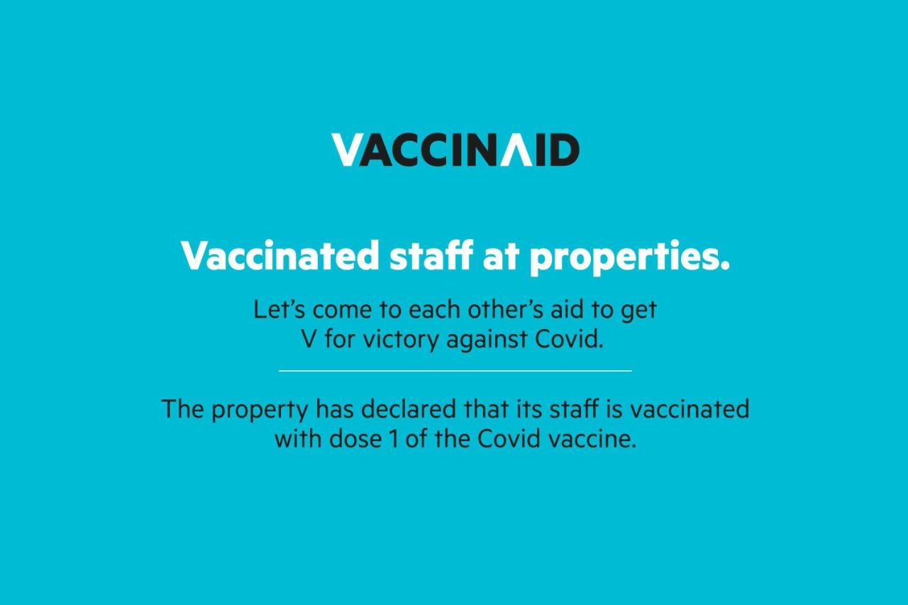 Vaccinated Staff - OYO 70286 Svr Grand Hotel Hyderabad Esterno foto