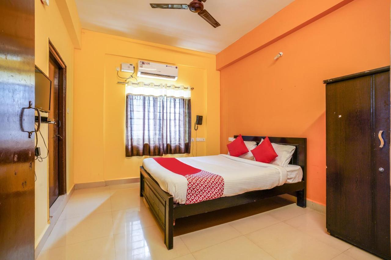 Vaccinated Staff - OYO 70286 Svr Grand Hotel Hyderabad Esterno foto